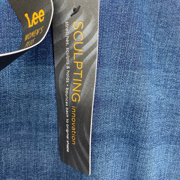 Lee Jeans Women’s 28W Long Elastic Waist Slim Leg Slightly Distressed - Picture 8 of 10